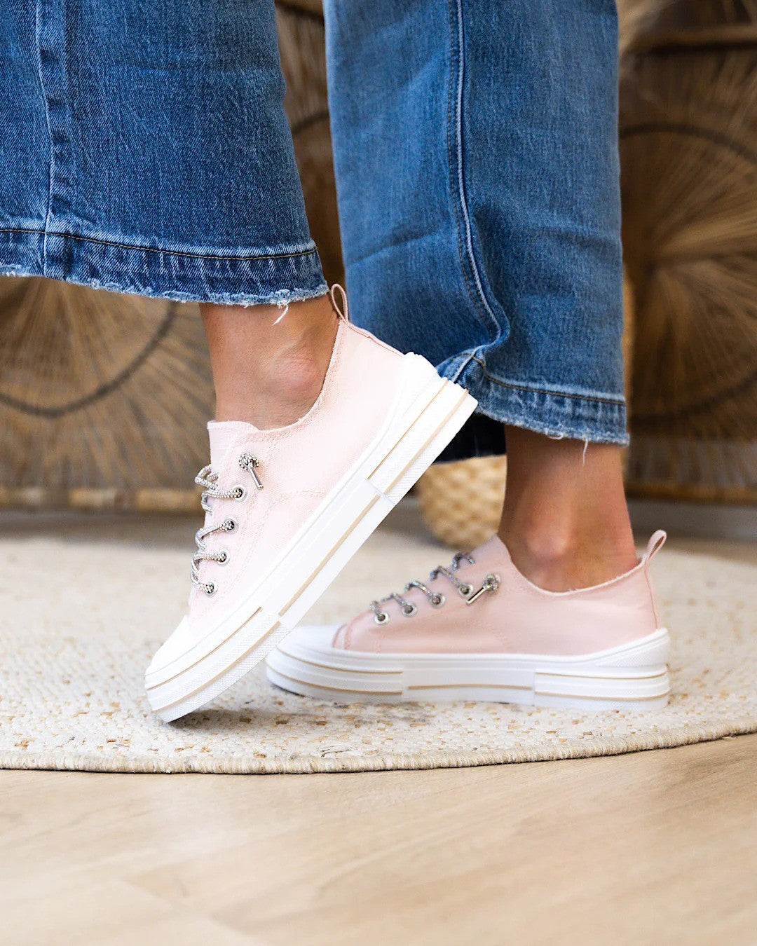 Very G Aman Sneakers